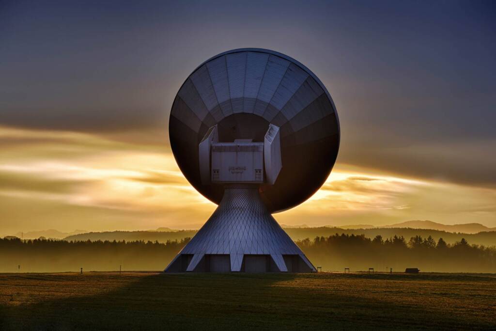 Radiotelescopio para contactar con AstroLab